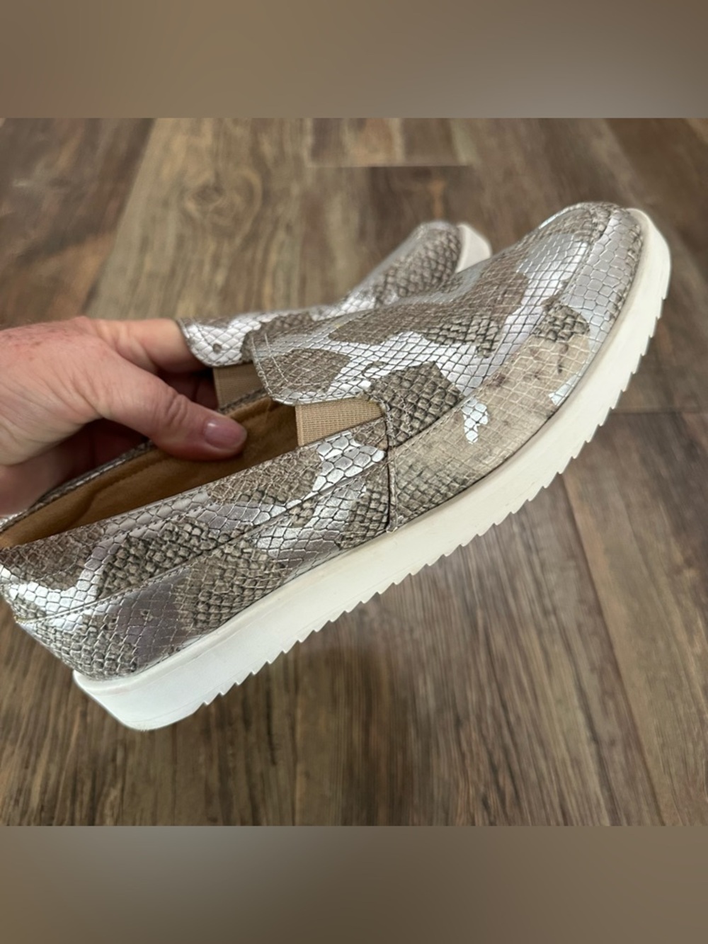 Naturalizer metallic snakeskin slip on shoes women’s 7 w
